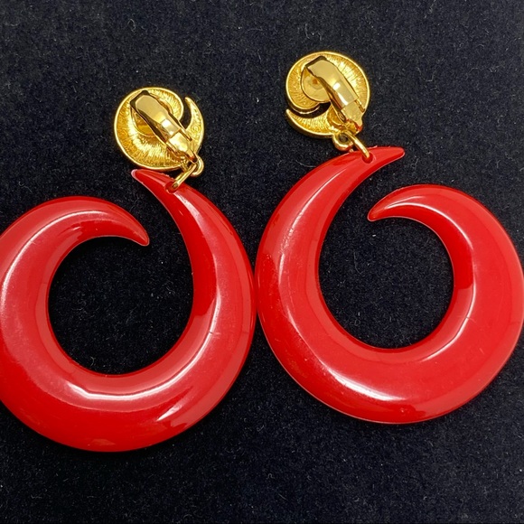 Vintage Clip On Earrings Red & Gold Swirls Funky Chunky plastic - Picture 5 of 7